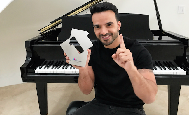 Luis Fonsi is in pole position in the singles chart
