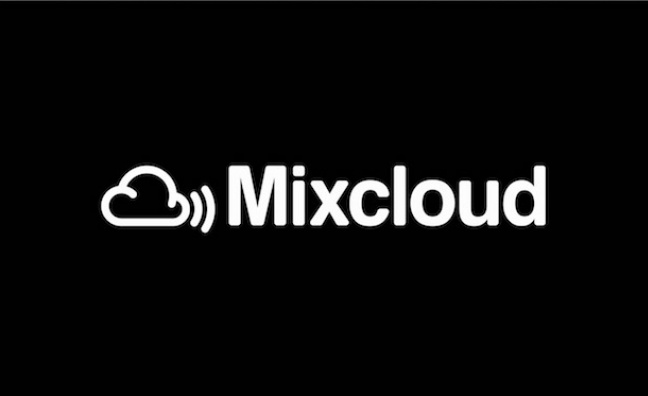 Mixcloud signs licensing deal with WMG